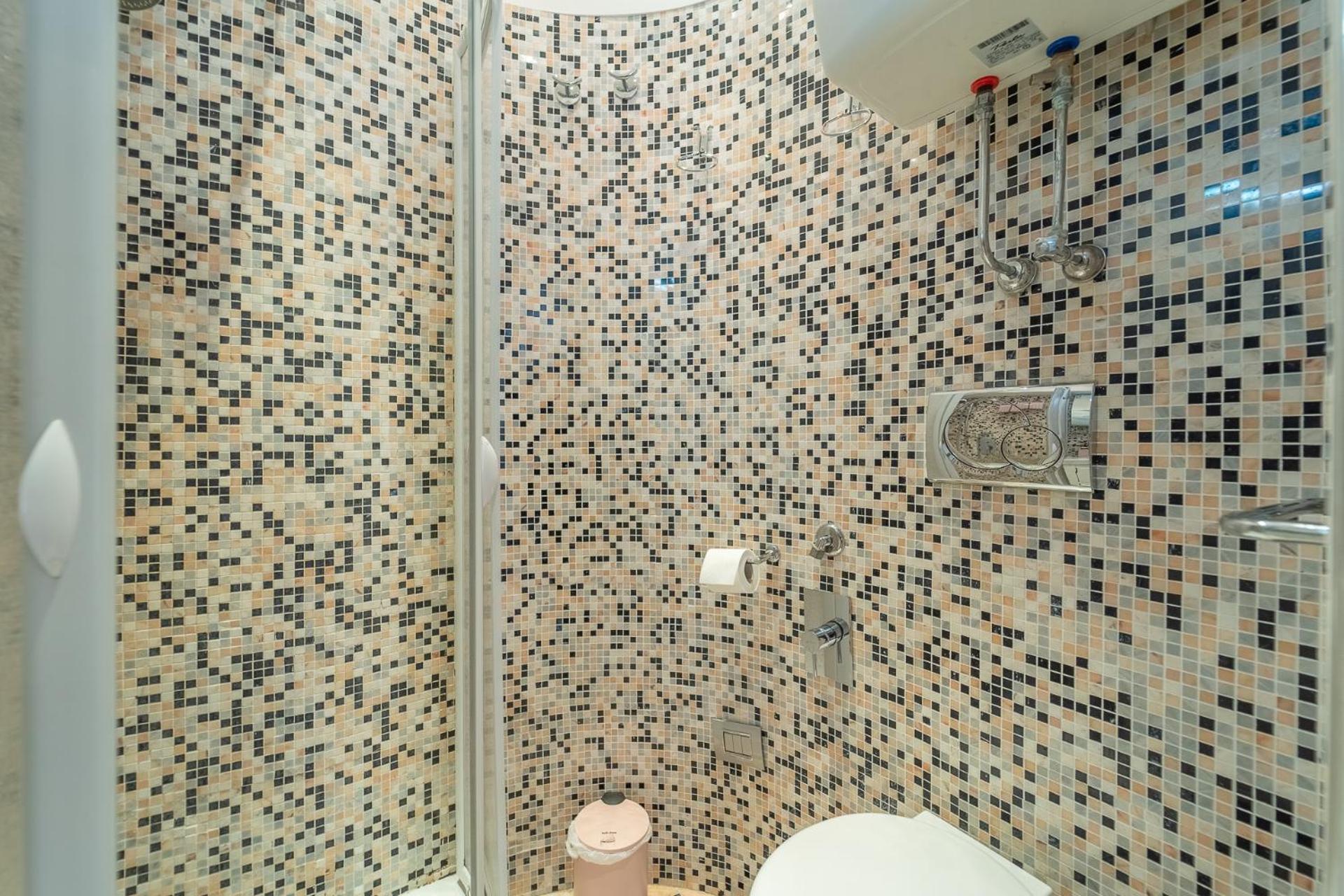 Secret Retreat In The Heart Of The Ghetto By Houseeds Rom