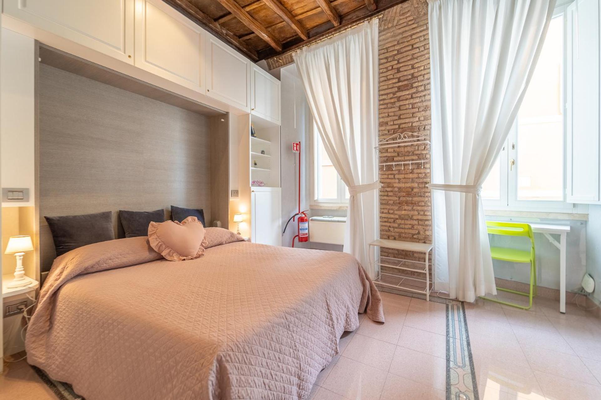 Secret Retreat In The Heart Of The Ghetto By Houseeds Apartment Rom